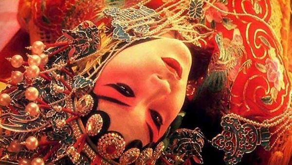 探窗歌词表达什么意思？