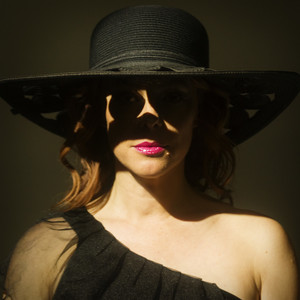 Silhouette歌词 - Lenka