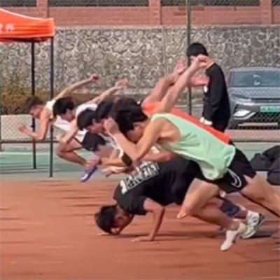 紧张的小曲是什么歌？